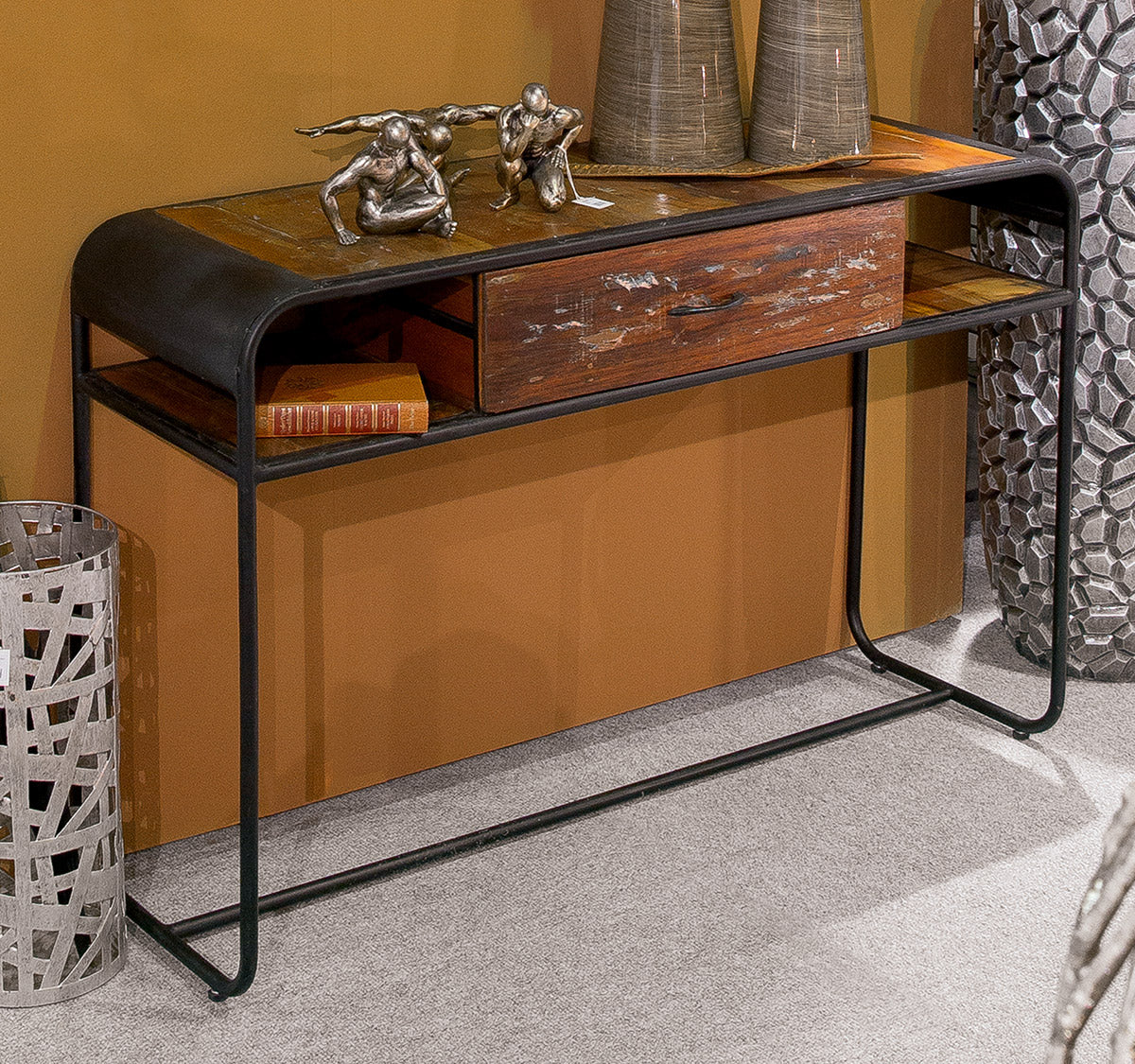 Rusty metalen Dressoir bruin