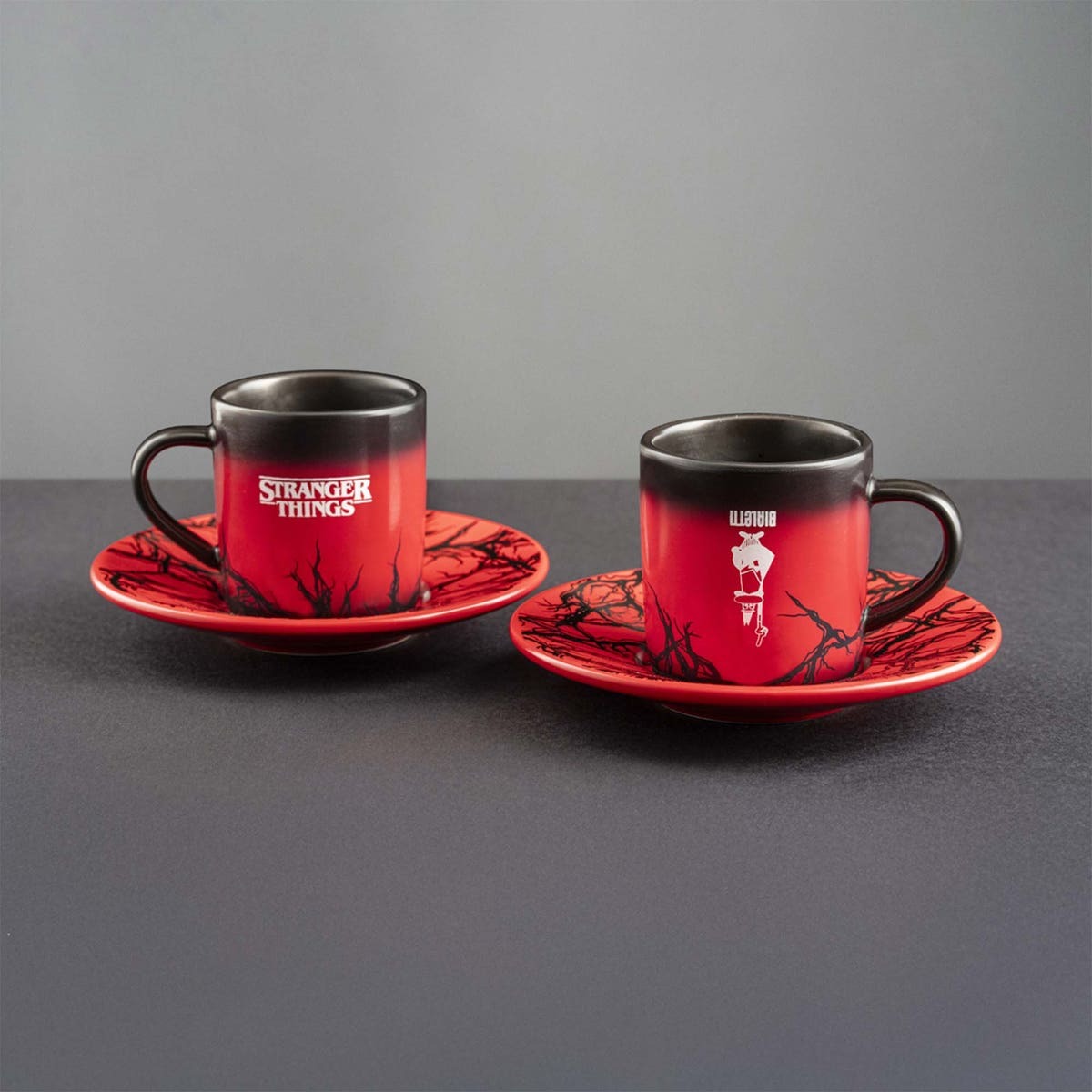 Bialetti Stranger Things Set van 2 Kopjes met Schotels