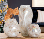 Crèmekleurige bolvaas Crumple 21 cm