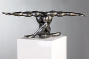 Cliffhanger Man Sculptuur Zilver
