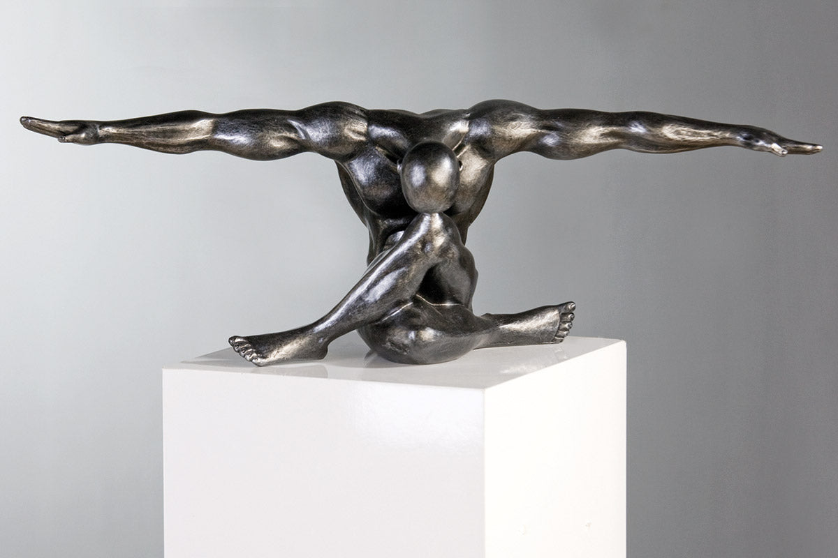 Cliffhanger Man Sculptuur Zilver
