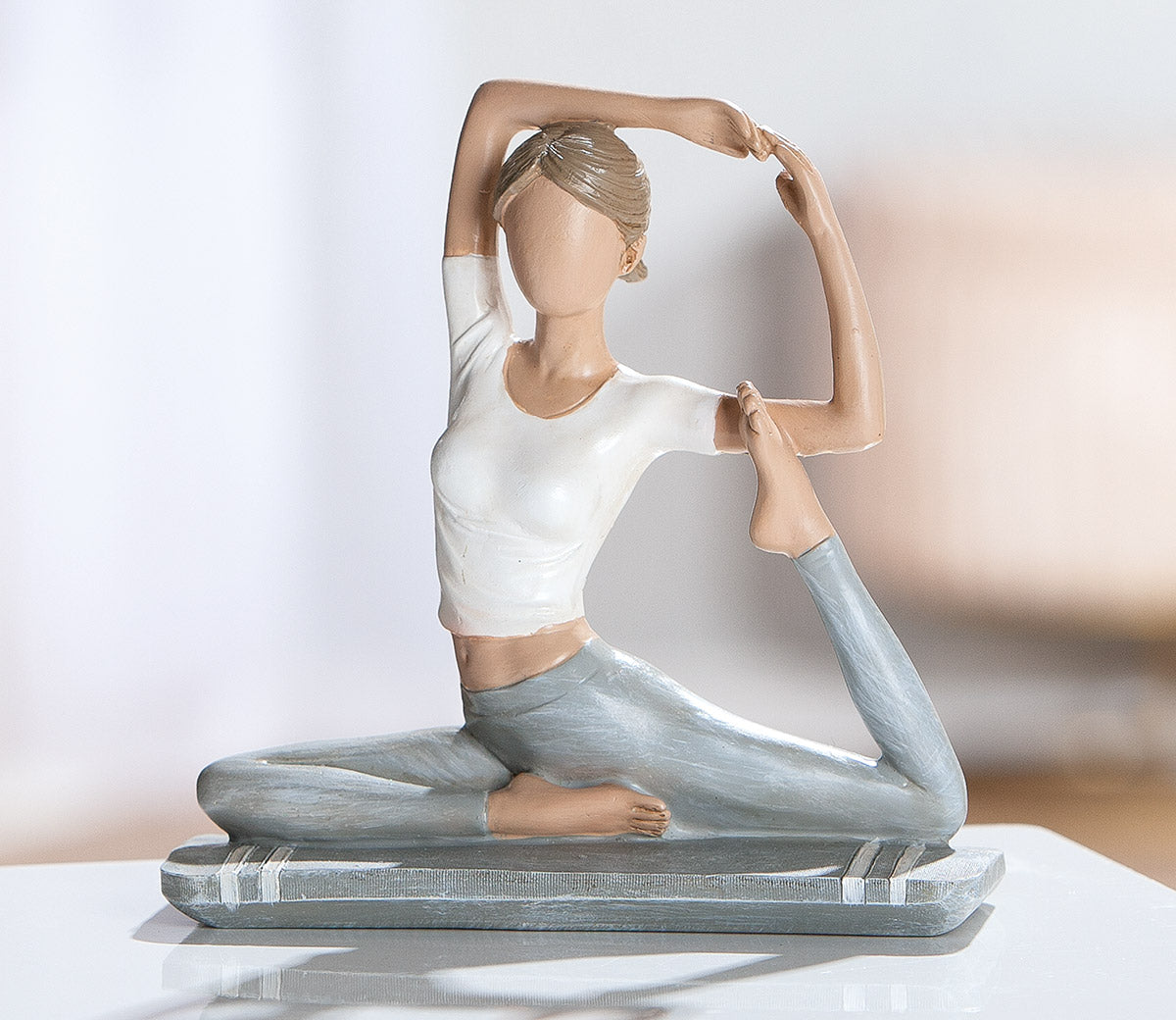 Yoga Figuur Hannah Grijs Wit