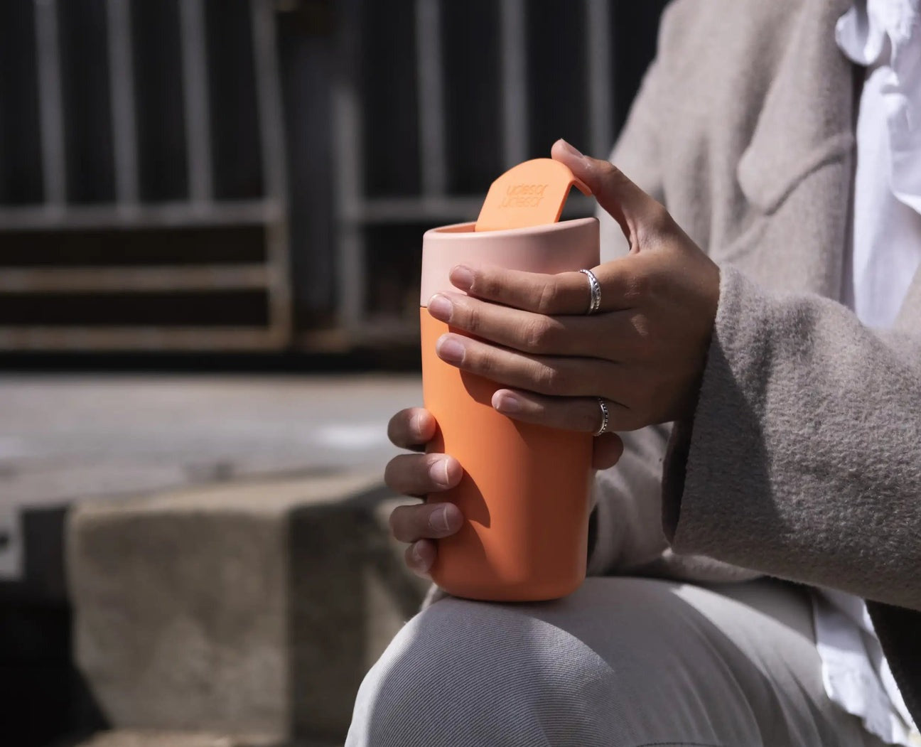 Joseph Joseph Sipp Coral Travel Mug Large w.Hygienic Lid 454 ml