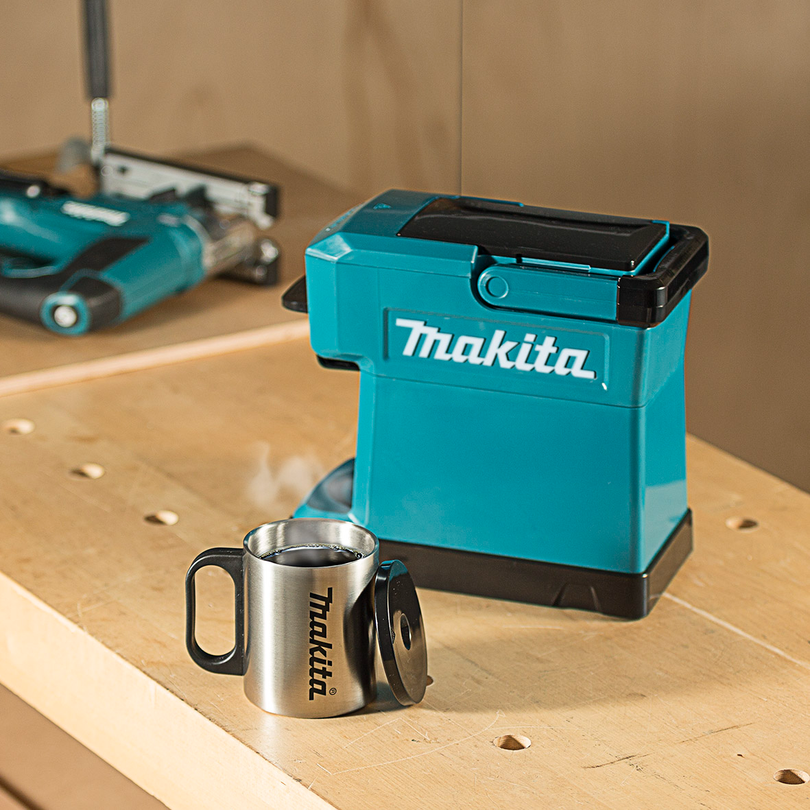 Makita DCM501Z cordless coffee machine